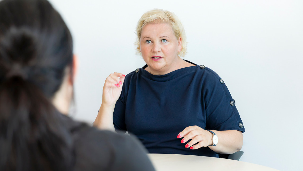 ÖGB-Vizepräsidentin Korinna Schumann im Interview